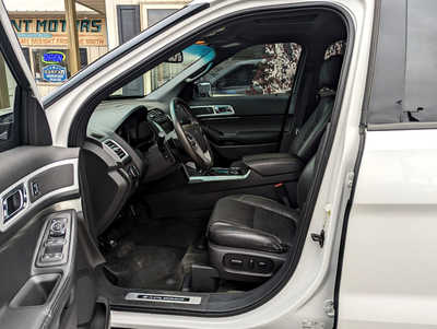 2014 Ford Explorer, $14900. Photo 8