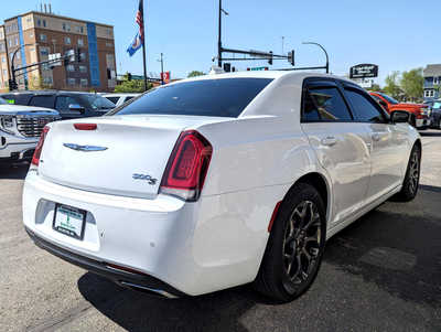 2017 Chrysler 300, $16900. Photo 6