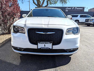 2017 Chrysler 300, $16900. Photo 8