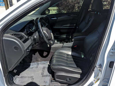 2017 Chrysler 300, $16900. Photo 9