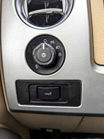 2014 Ford F150 Crew Cab, $23900. Photo 11