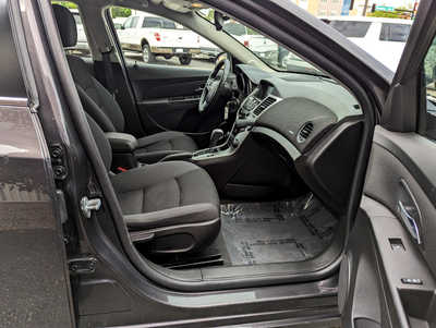2015 Chevrolet Cruze, $7900. Photo 11