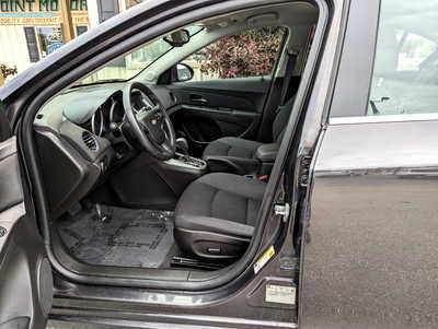2015 Chevrolet Cruze, $7900. Photo 8