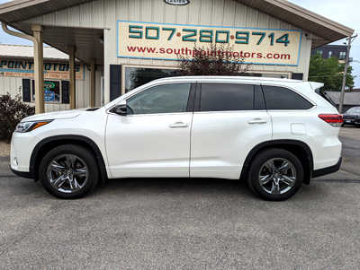 2018 Toyota Highlander, $26900. Photo 2