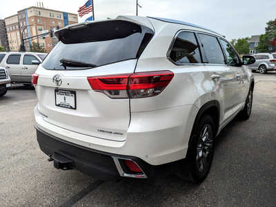 2018 Toyota Highlander, $26900. Photo 5