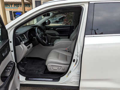 2018 Toyota Highlander, $26900. Photo 8