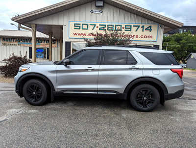 2020 Ford Explorer, $0. Photo 2