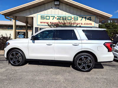 2019 Ford Expedition, $29900. Photo 2
