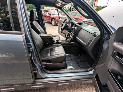 2012 Ford Escape, $10900. Photo 11