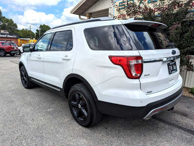 2016 Ford Explorer, $16900. Photo 3