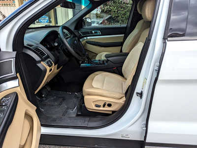 2016 Ford Explorer, $16900. Photo 8