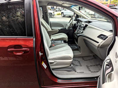 2011 Toyota Sienna, $10900. Photo 12
