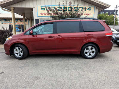 2011 Toyota Sienna, $10900. Photo 2