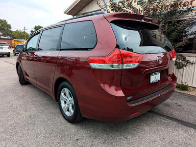 2011 Toyota Sienna, $10900. Photo 3