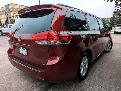 2011 Toyota Sienna, $10900. Photo 5