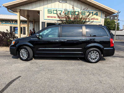 2015 Chrysler Town & Country, $8900. Photo 2