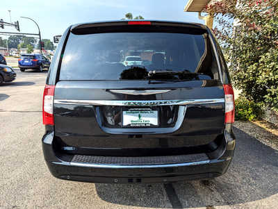 2015 Chrysler Town & Country, $8900. Photo 4