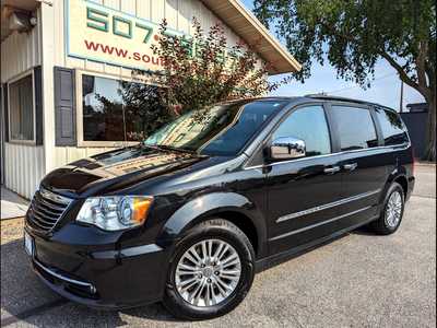2015 Chrysler Town & Country, $8900. Photo 1