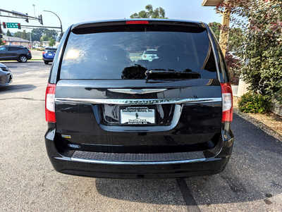 2016 Chrysler Town & Country, $9900. Photo 4