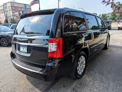 2016 Chrysler Town & Country, $9900. Photo 5