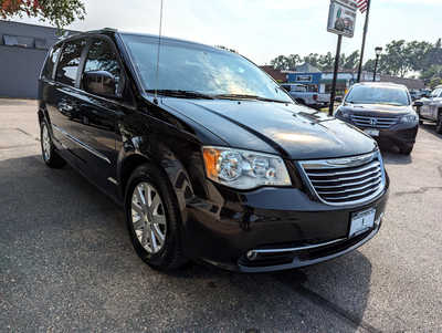 2016 Chrysler Town & Country, $9900. Photo 6