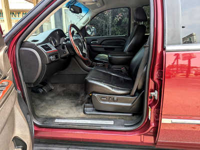 2010 Cadillac Escalade, $7900. Photo 8