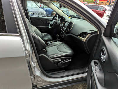 2016 Jeep Cherokee, $13900. Photo 12