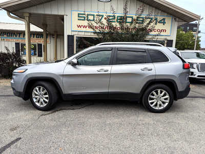 2016 Jeep Cherokee, $13900. Photo 2