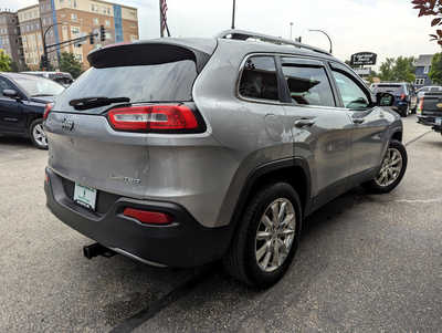 2016 Jeep Cherokee, $13900. Photo 5