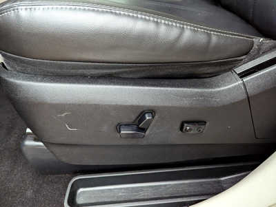 2014 Chrysler Town & Country, $8495. Photo 11