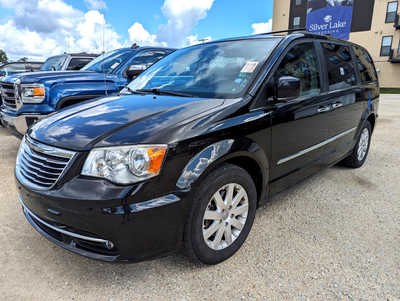 2014 Chrysler Town & Country, $0. Photo 2