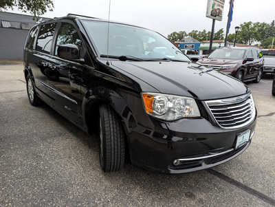2014 Chrysler Town & Country, $8495. Photo 3