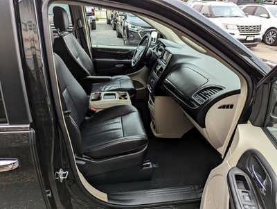 2014 Chrysler Town & Country, $8495. Photo 8