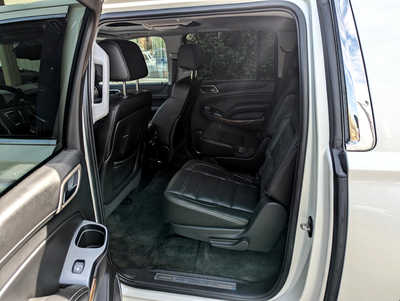 2015 GMC Yukon XL, $0. Photo 3