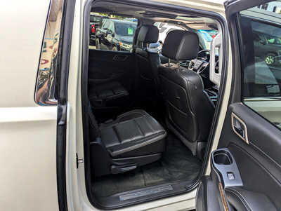2015 GMC Yukon XL, $0. Photo 4