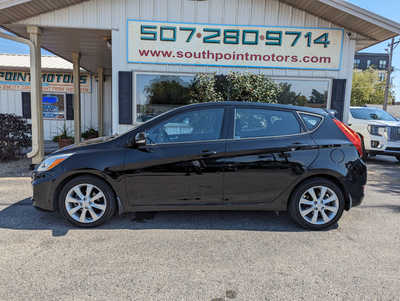 2014 Hyundai Accent, $7500. Photo 2