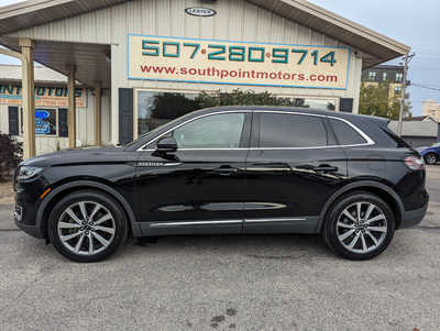 2019 Lincoln Nautilus, $21900. Photo 2