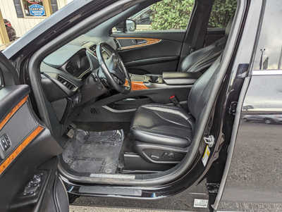 2019 Lincoln Nautilus, $21900. Photo 8