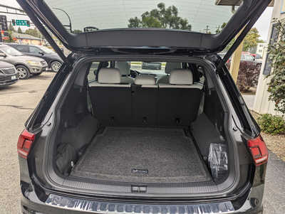 2022 Volkswagen Tiguan, $29900. Photo 10