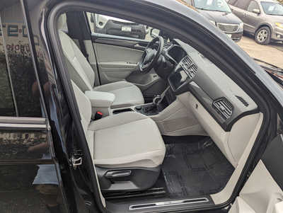 2022 Volkswagen Tiguan, $29900. Photo 12