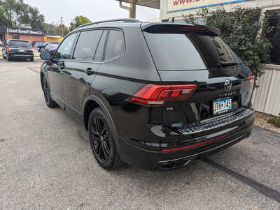2022 Volkswagen Tiguan, $29900. Photo 3