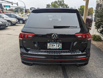 2022 Volkswagen Tiguan, $29900. Photo 4