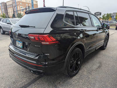 2022 Volkswagen Tiguan, $29900. Photo 5