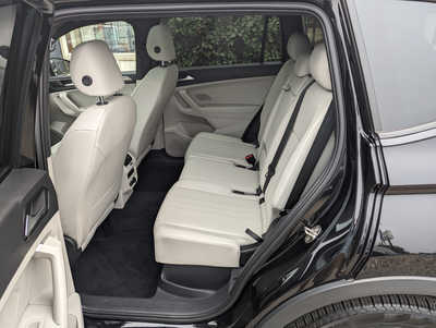 2022 Volkswagen Tiguan, $29900. Photo 9