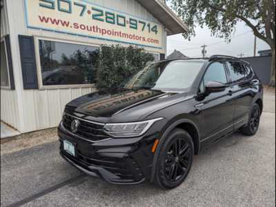 2022 Volkswagen Tiguan, $29900. Photo 1