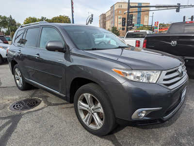 2011 Toyota Highlander, $0. Photo 2