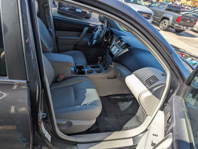 2013 Toyota Highlander, $10900. Photo 12