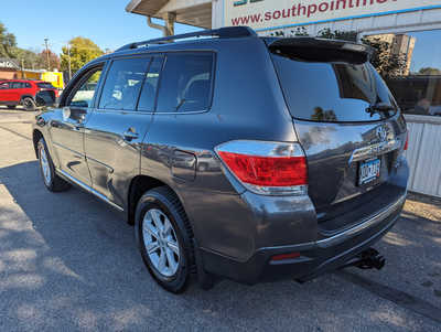2013 Toyota Highlander, $10900. Photo 3