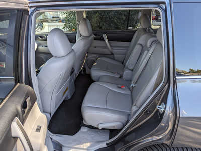 2013 Toyota Highlander, $10900. Photo 9