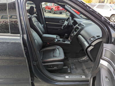 2017 Ford Explorer, $14900. Photo 11